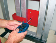 Inserting the electronic key powers the lock, making it possible to use the lock even if it is submerged in water.